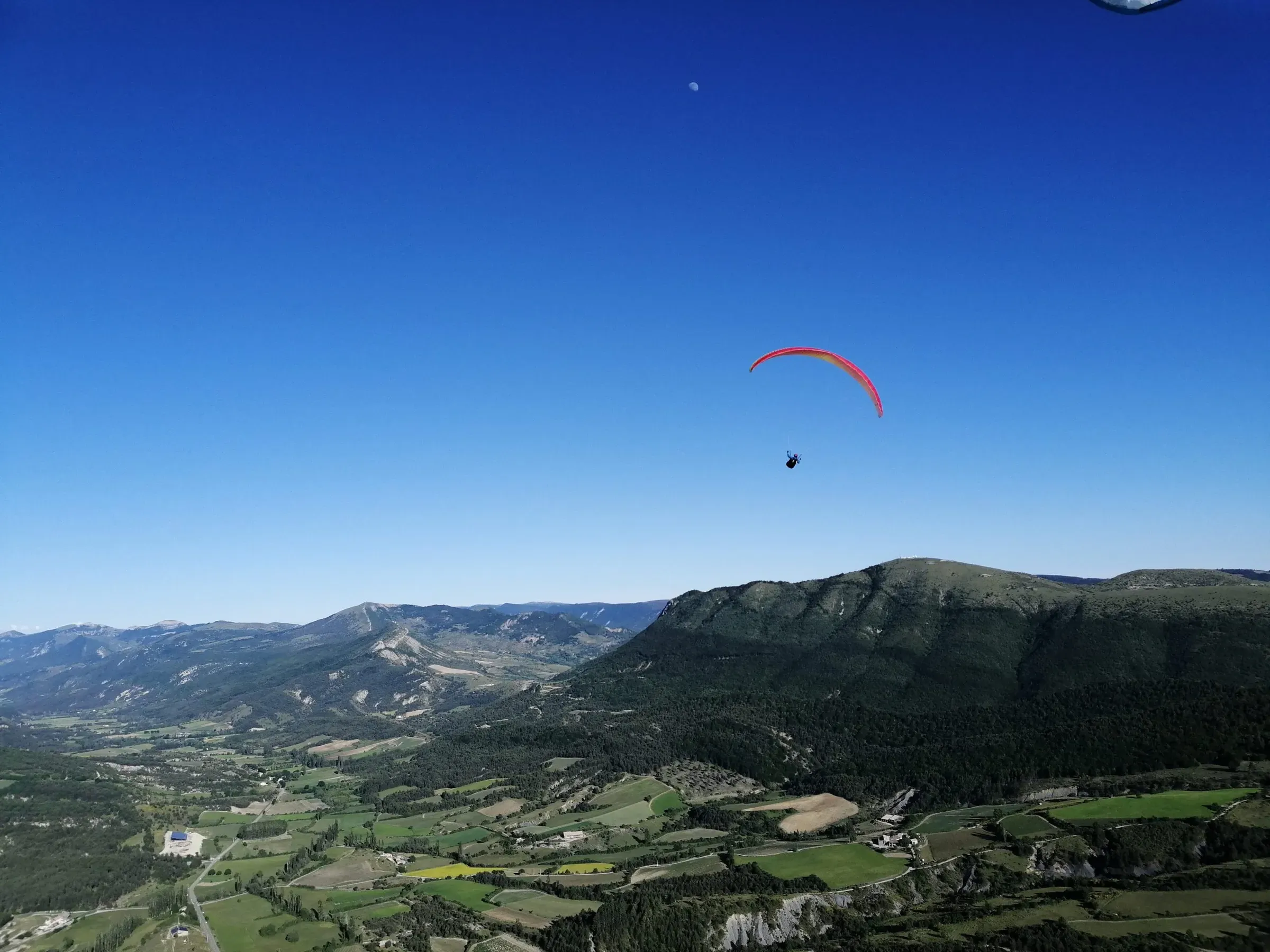 Paragliding trip scenery