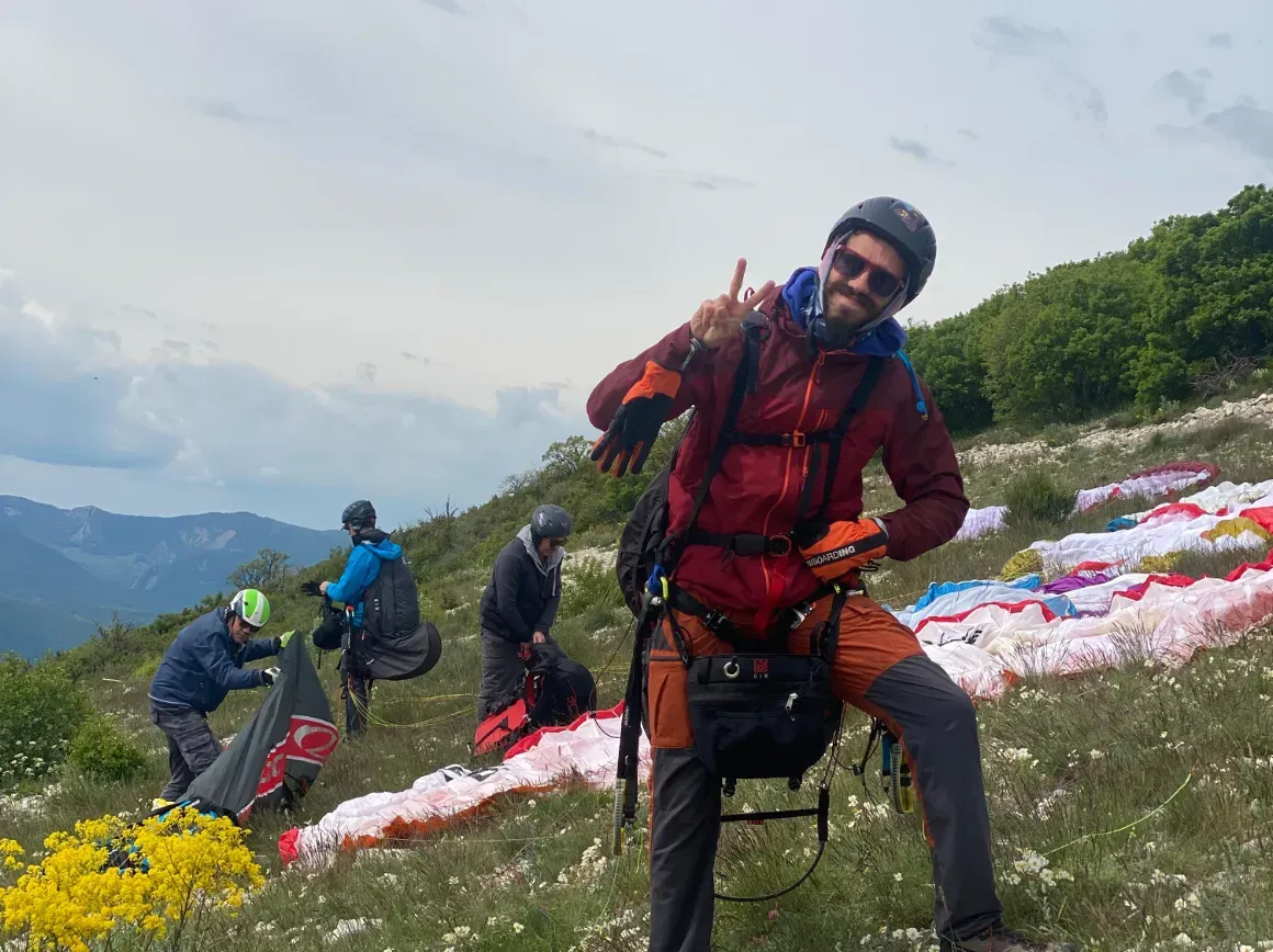 Paragliding on Intro to XC – Laragne