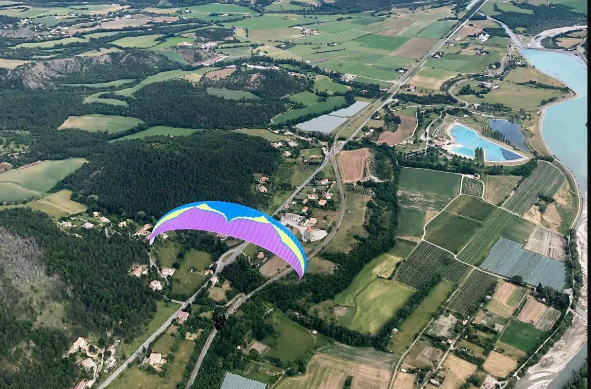 Paragliding on Intro to XC – Laragne