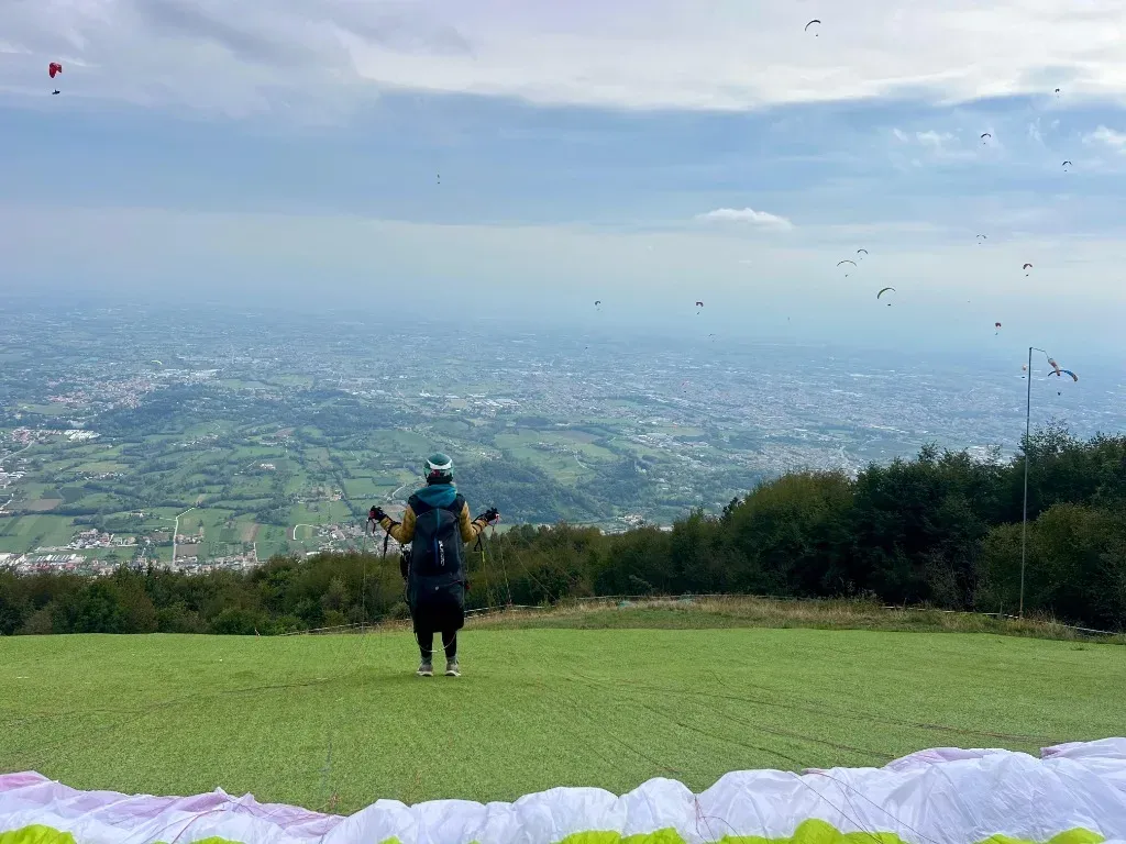 Paragliding in Italy